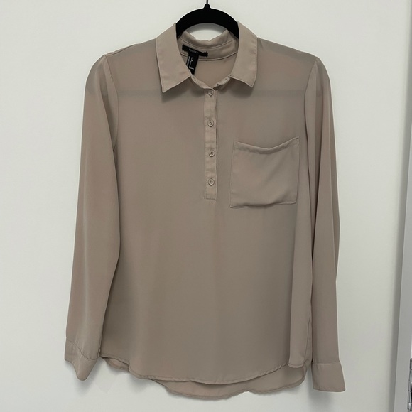✨GREAT CONDITION✨ Forever21 taupe button blouse - Picture 1 of 4